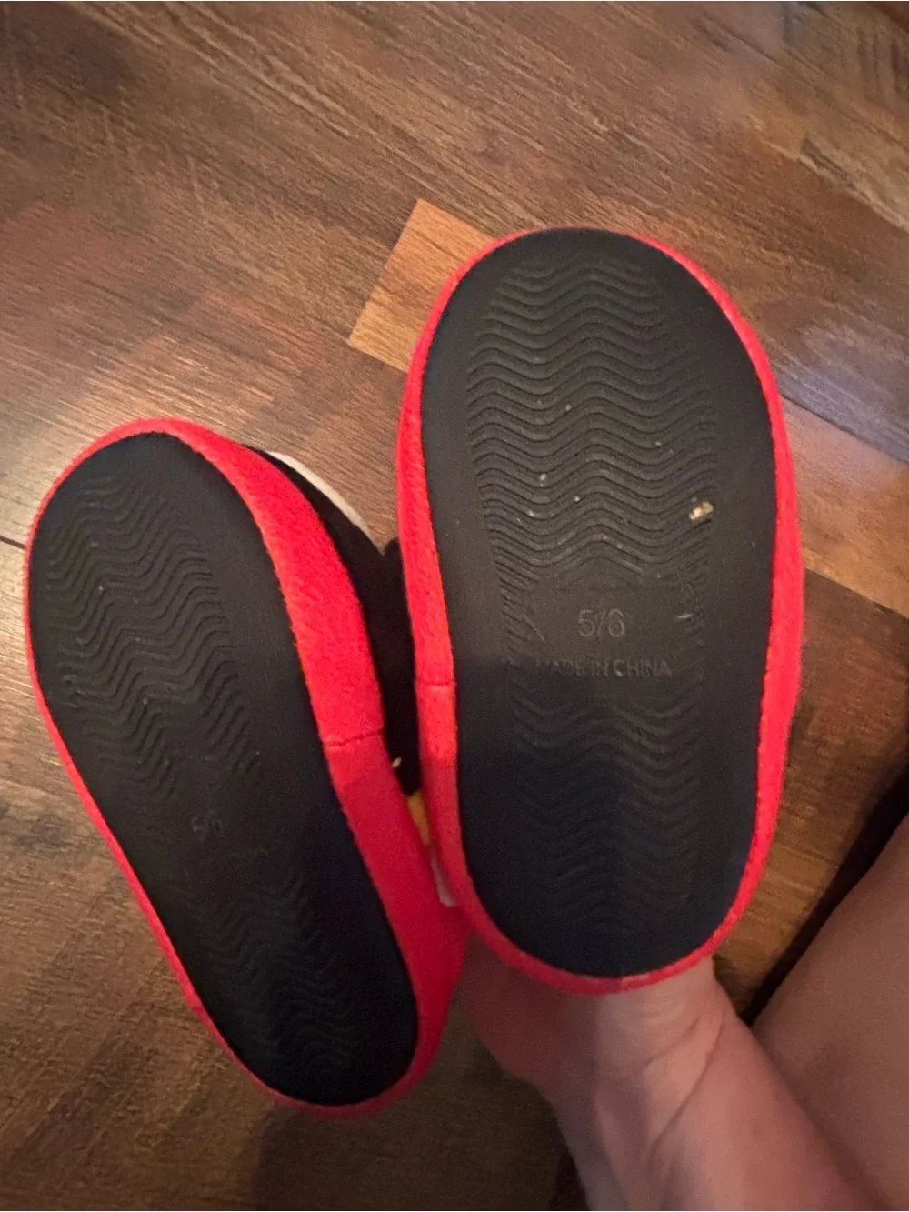Disney red Minnie Mouse slippers toddler size 5/6
